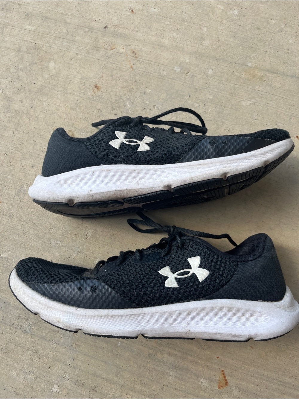 Under Armour Black and White Lightweight Mesh Shores